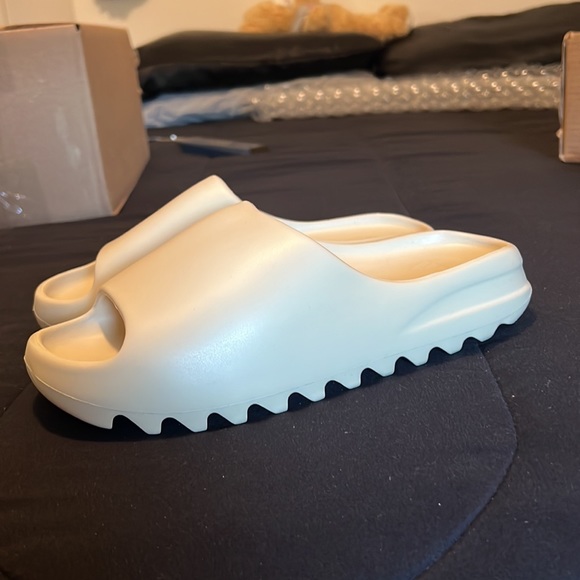 Yeezy slides size 9 “first edition” - Picture 4 of 6
